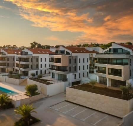 Luxury Apartment Anto With Sea View And Balcony Банджоле Экстерьер фото