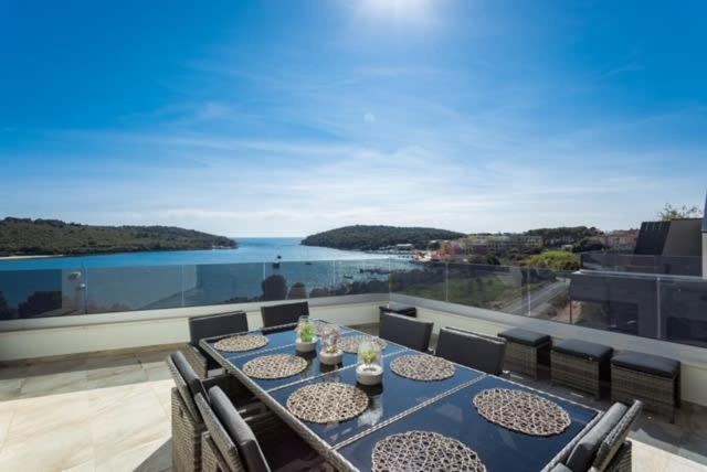 Luxury Apartment Anto With Sea View And Balcony Банджоле Экстерьер фото