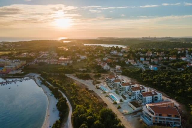Luxury Apartment Anto With Sea View And Balcony Банджоле Экстерьер фото